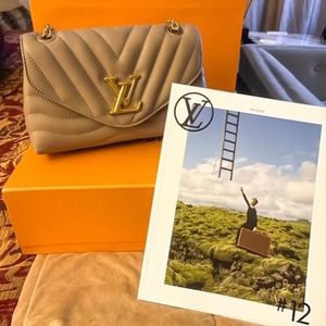 LV New Wave Chain Collection
BAG ID: M58550
Color: Dark Taupe